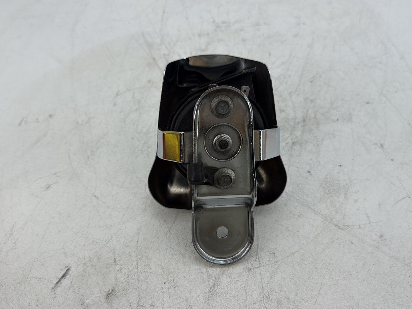 2018 Harley Electra Glide Touring Ultra FLHTCU Horn Signal Klaxon Chrome Cover