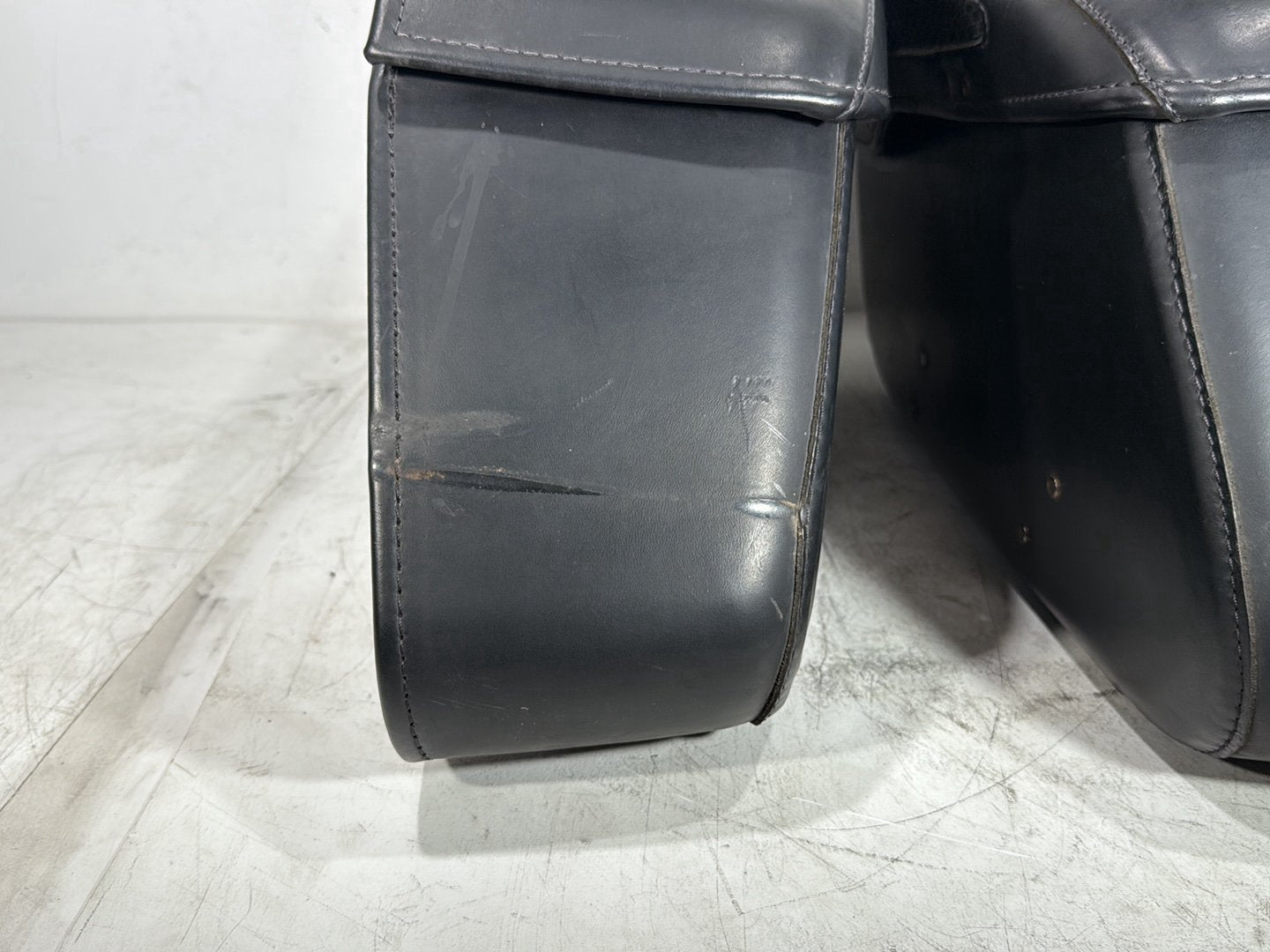 2006 Harley Road King Touring FLHRCI Classic OEM Rear Left Right Saddlebags Luggage Leather