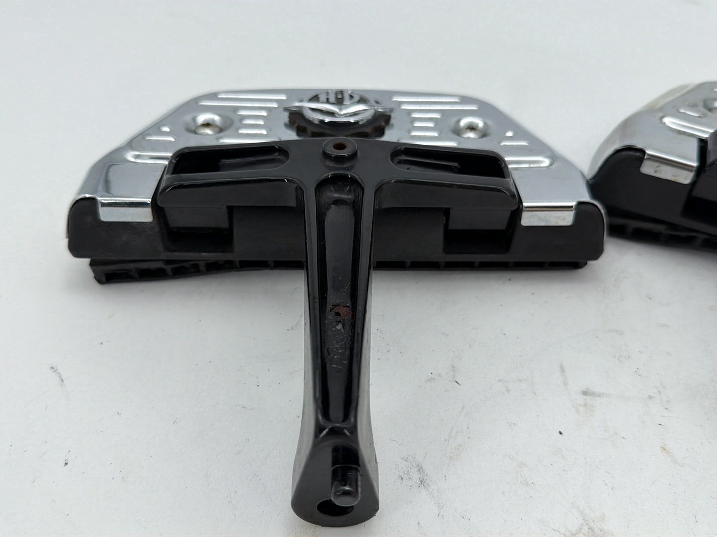 2003 Harley Road King Touring FLHRCI Classic OEM Left & Right Passenger Floorboard Foot Rest