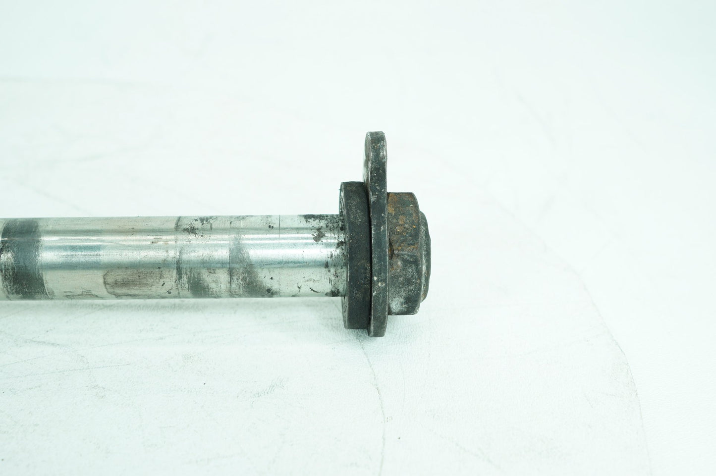 2007 - 2012 Harley-Davidson Touring Electra Glide Ultra Rear Wheel Axle Bolt Shaft 41056-09