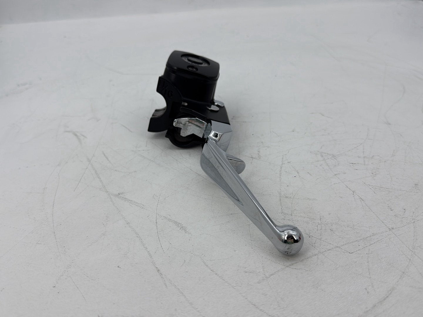 2000 Harley Touring FLHTCI Electra Glide Classic OEM Front Right Brake Lever Master Cylinder