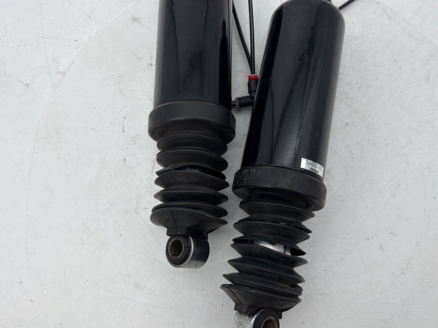 1999 - 2006 Harley-Davidson Touring CVO Screamin Eagle Road King Rear Left Right Shock Absorbers 54565-97C