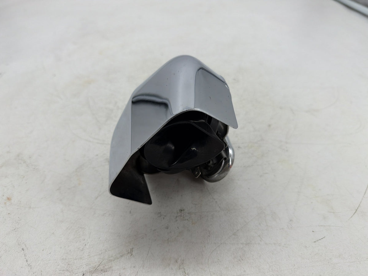 2001 Harley Softail Deuce FXSTD OEM Horn Signal Klaxon Chrome Cover 69012-93A