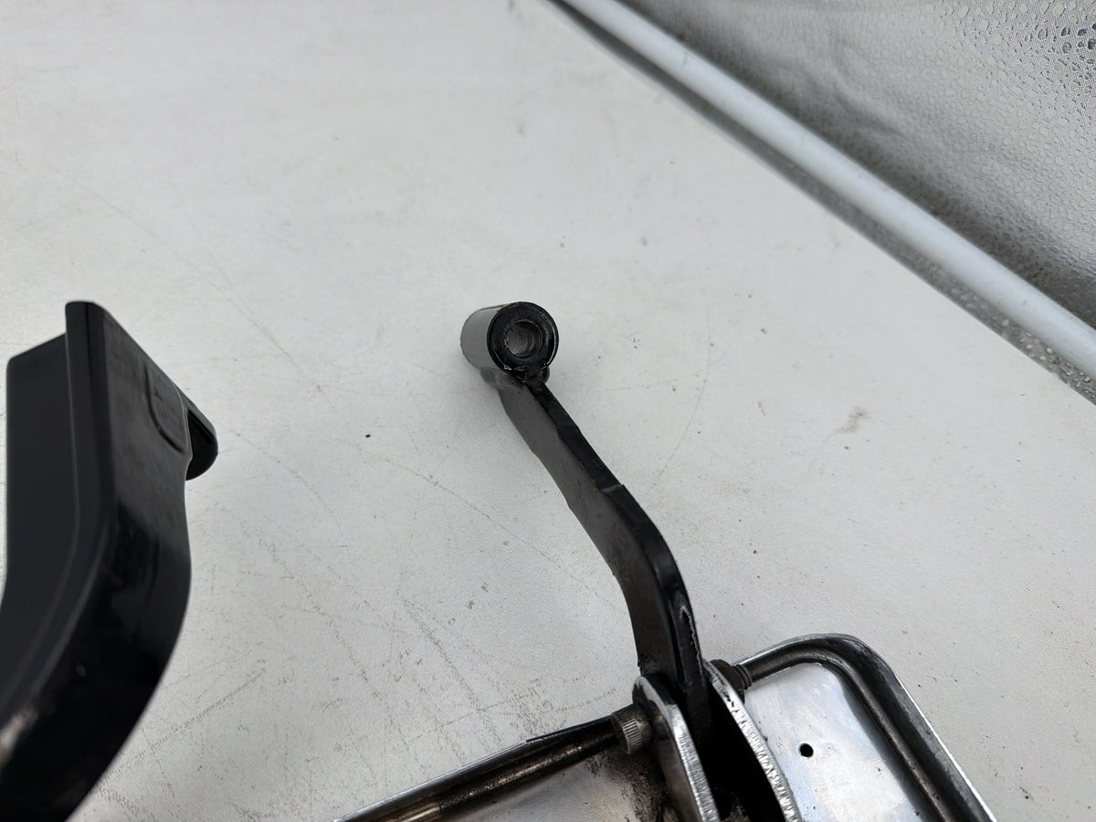 2011 Harley Electra Glide Touring Ultra OEM Left Right Driver & Pass Floorboard Foot Rest