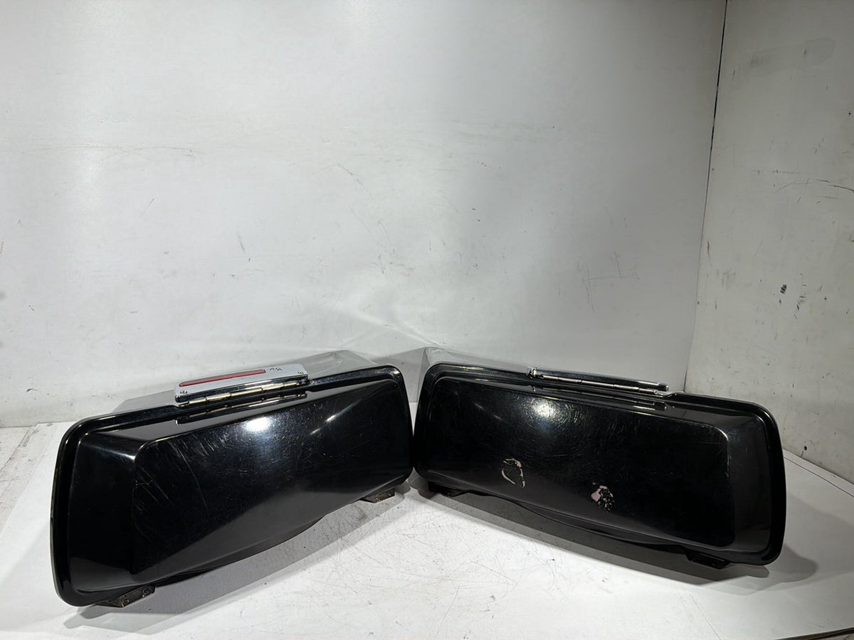 2010 Harley Road King Touring Classic OEM Left Right Saddlebags Luggage NOKey