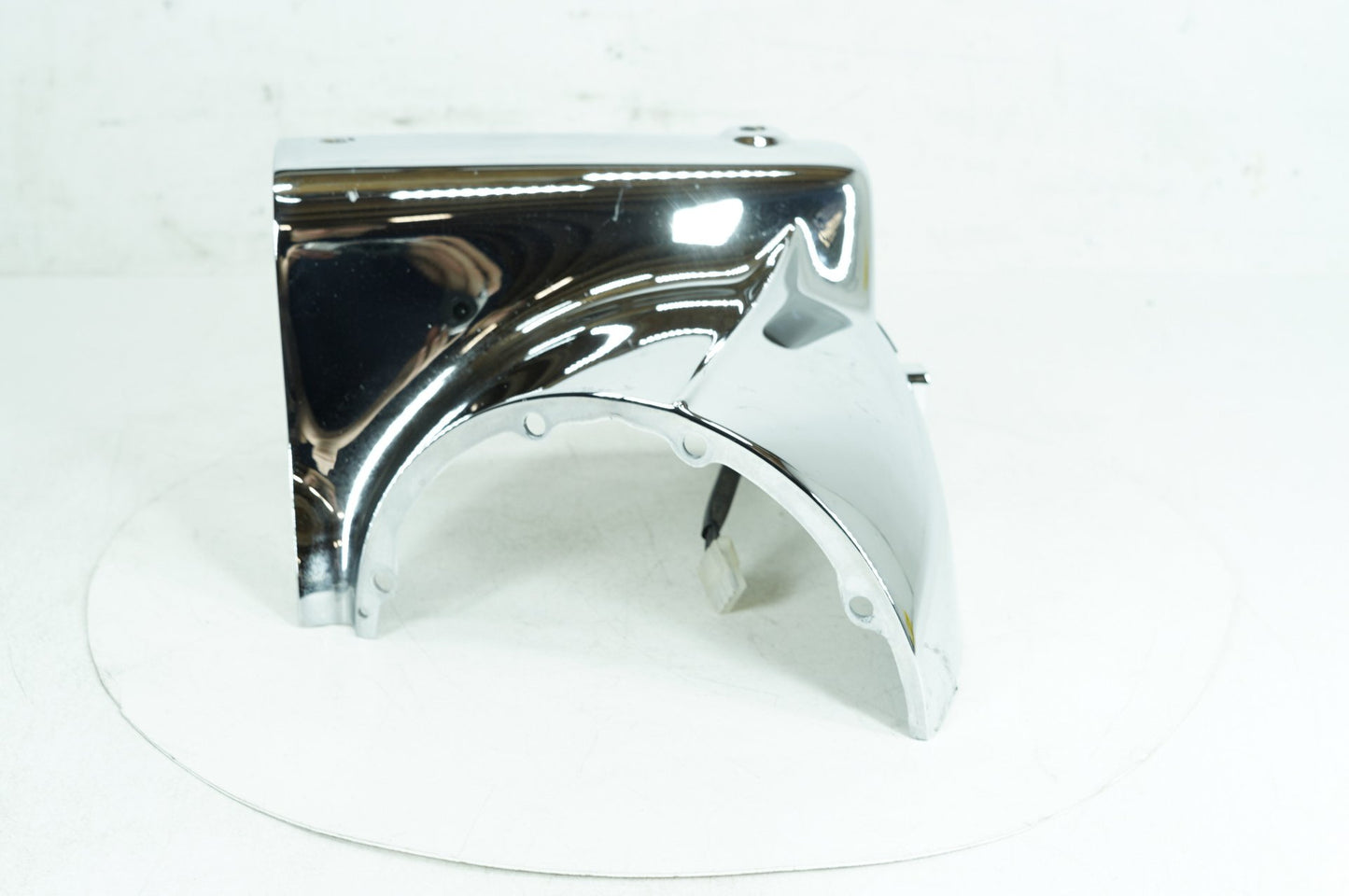 1999 - 2006 Harley-Davidson Touring Road King Classic Right Headlamp 1 Nacelle Cover Cowl  	67674-94