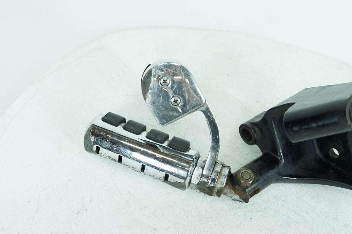 01 Harley Softail FXSTDI Deuce OEM Right Driver Foot Controls Peg Rest Scratched