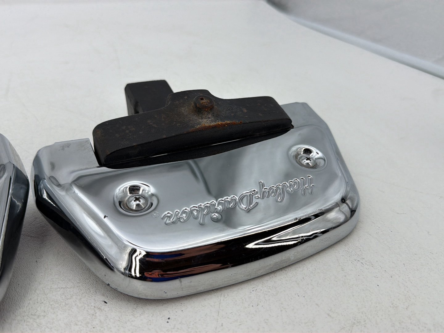 1986 - 1998 Harley-Davidson Softail Heritage Classic Left & Right Passenger Floorboard Foot Rest 50602-89B