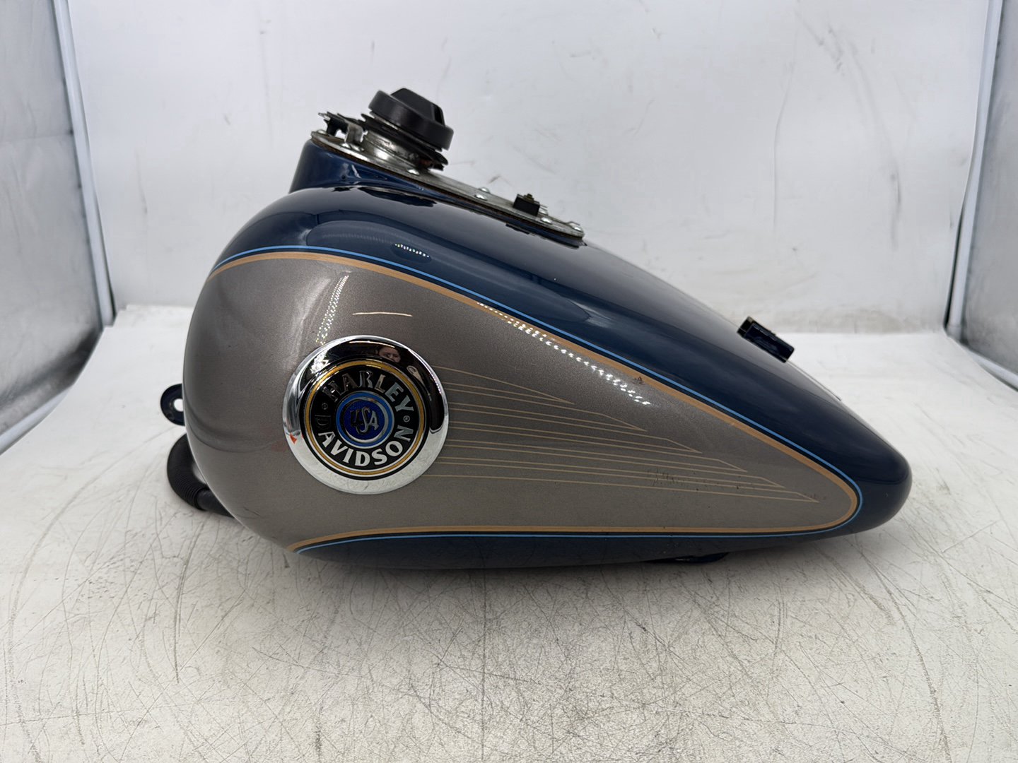 1998 Harley Touring FLHTCUI Electra Glide Ultra OEM Fuel Gas Tank Gasoline Reservoir