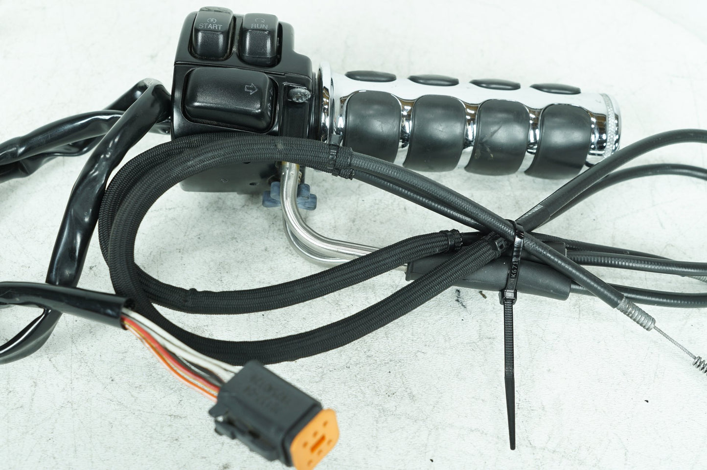 1999 - 2006 Harley-Davidson Dyna Super Glide Right Engine Start Kill Switches Controls  	71589-96B