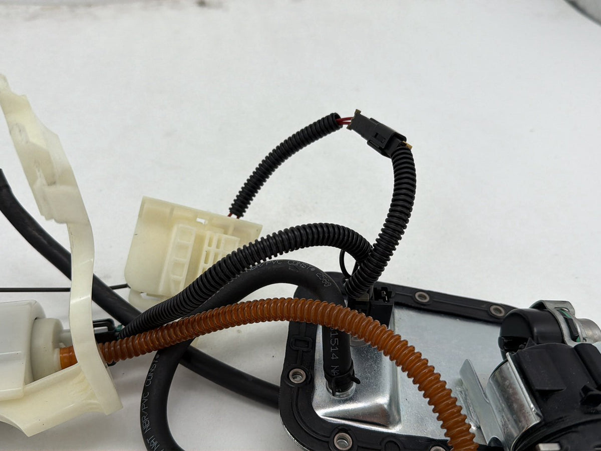 2015 Harley Softail Deluxe FLSTN OEM Fuel Pump Gas Gasoline Petrol Sending