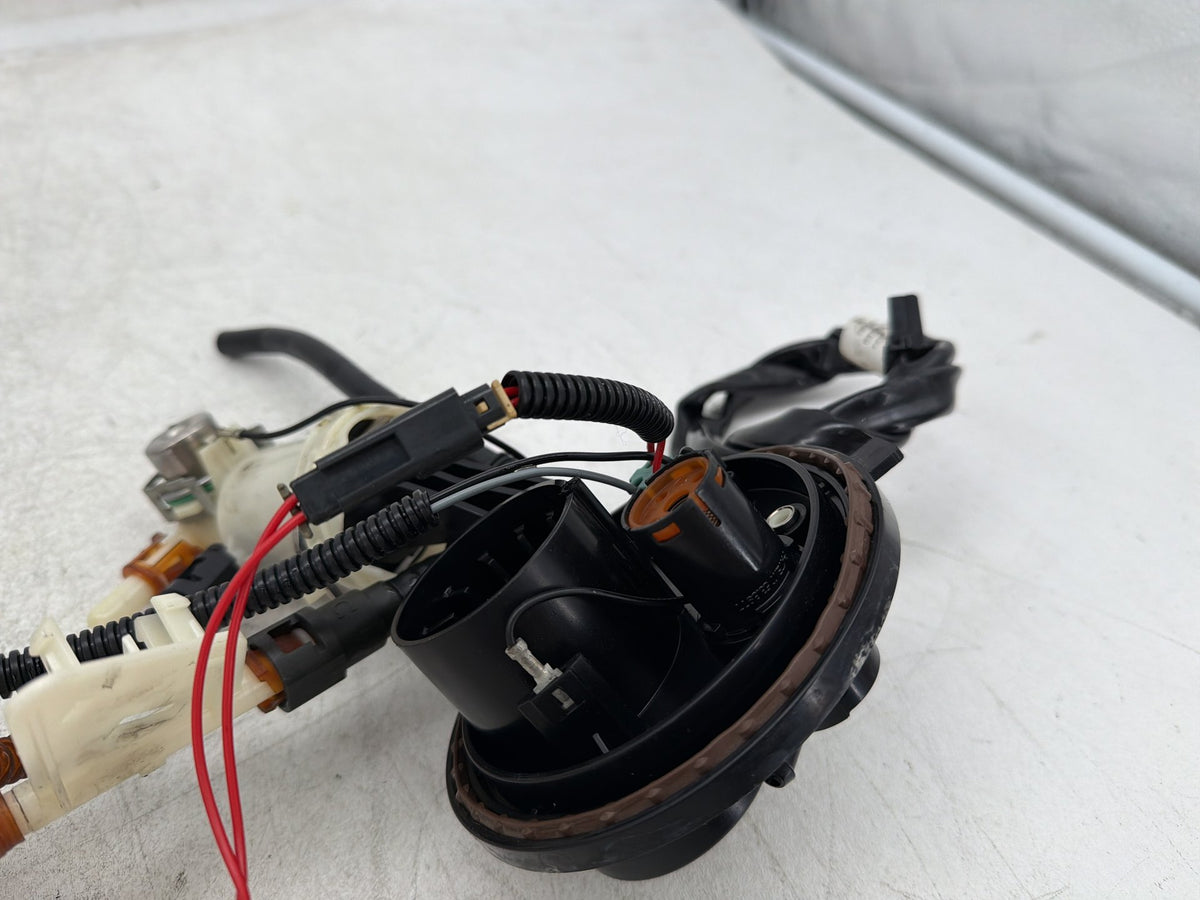 2011 Harley Electra Glide Touring Ultra OEM Fuel Pump Gas Gasoline Petrol Sending