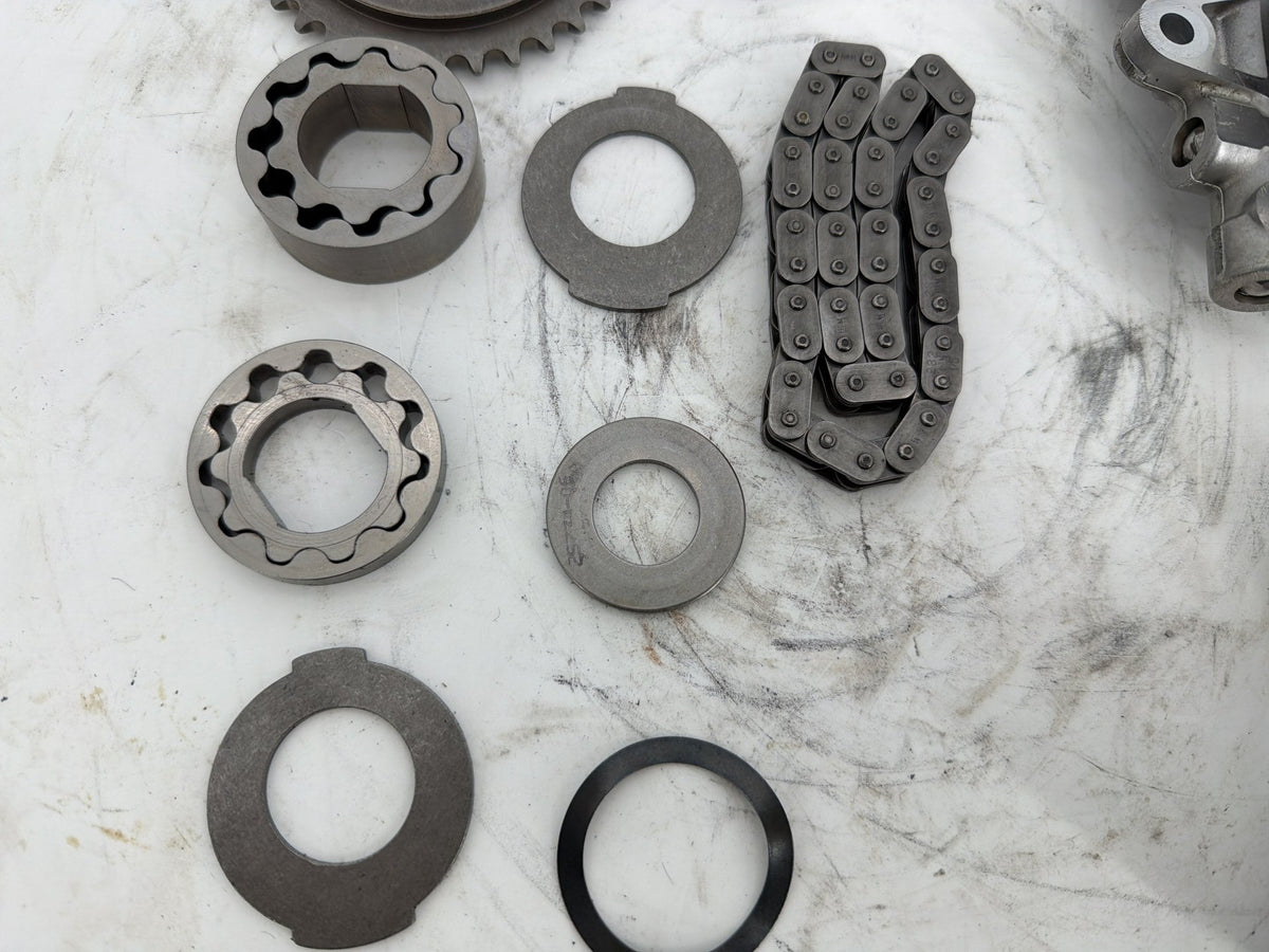 16 Harley Touring FLHXS Street Engine Motor Cam Support Camshaft Plate Oil Pump