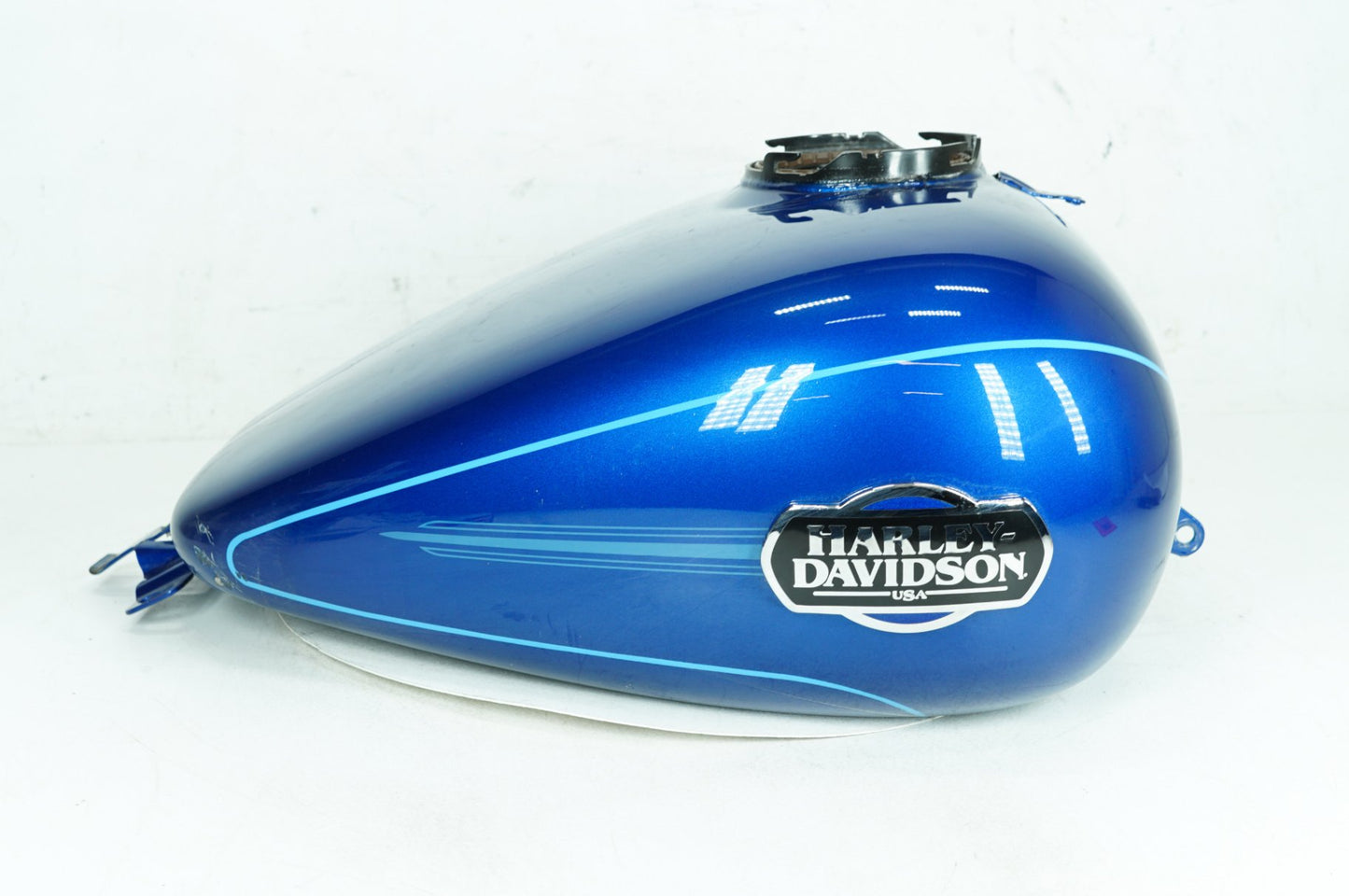 2007 - 2012 Harley-Davidson Touring Electra Glide Ultra Fuel Gas Tank Gasoline Reservoir 61356-08