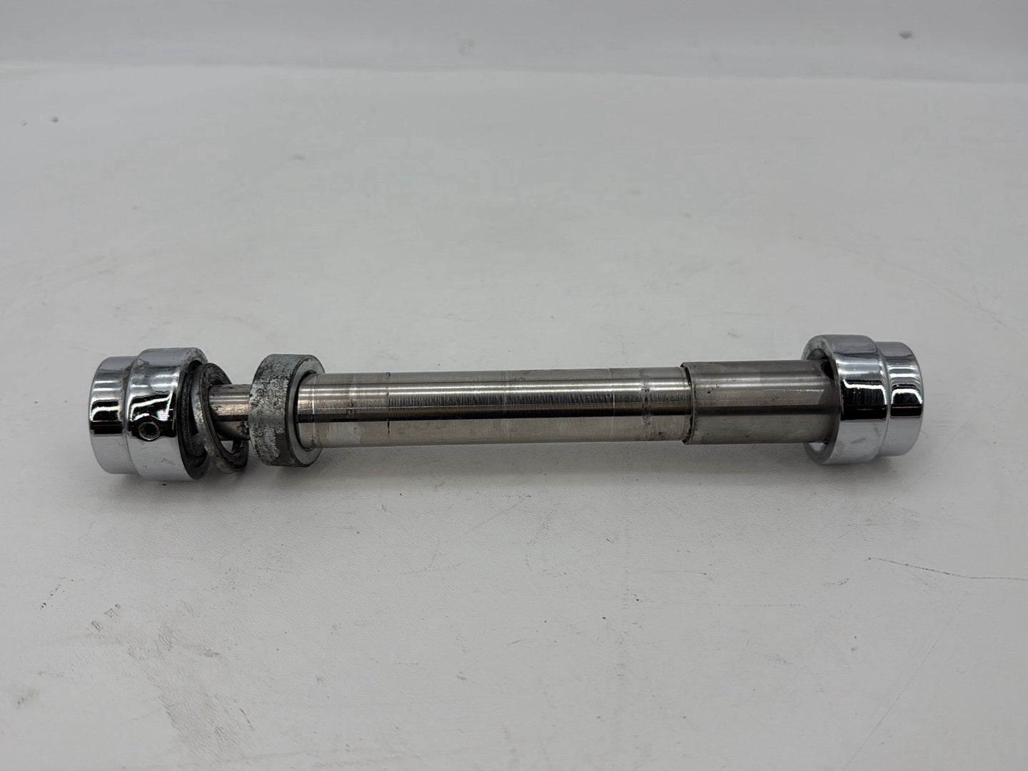 1999 - 2006 Harley-Davidson Dyna Low Rider Front Wheel Axle Bolt Shaft 43758-04