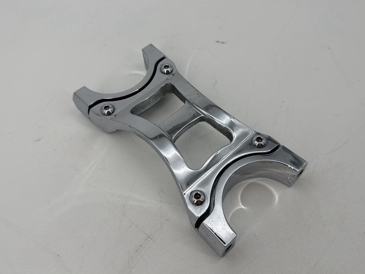 1999 - 2006 Harley-Davidson Dyna Low Rider Mount Bracket Support Holder Kuryakyn Gen 2