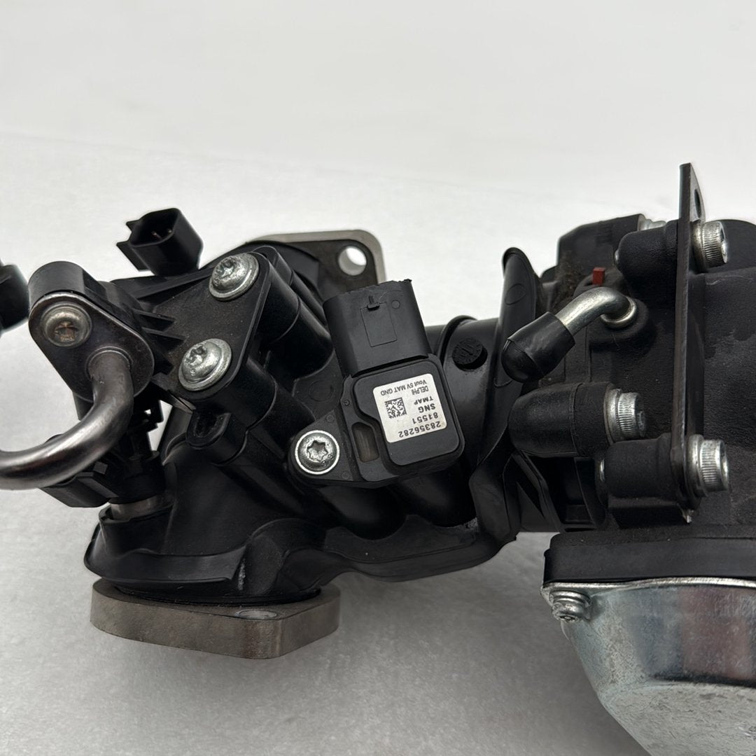 2018 - 2025 Harley-Davidson Softail Fat Bob 114 Engine Intake Manifold Throttle Body 27300122