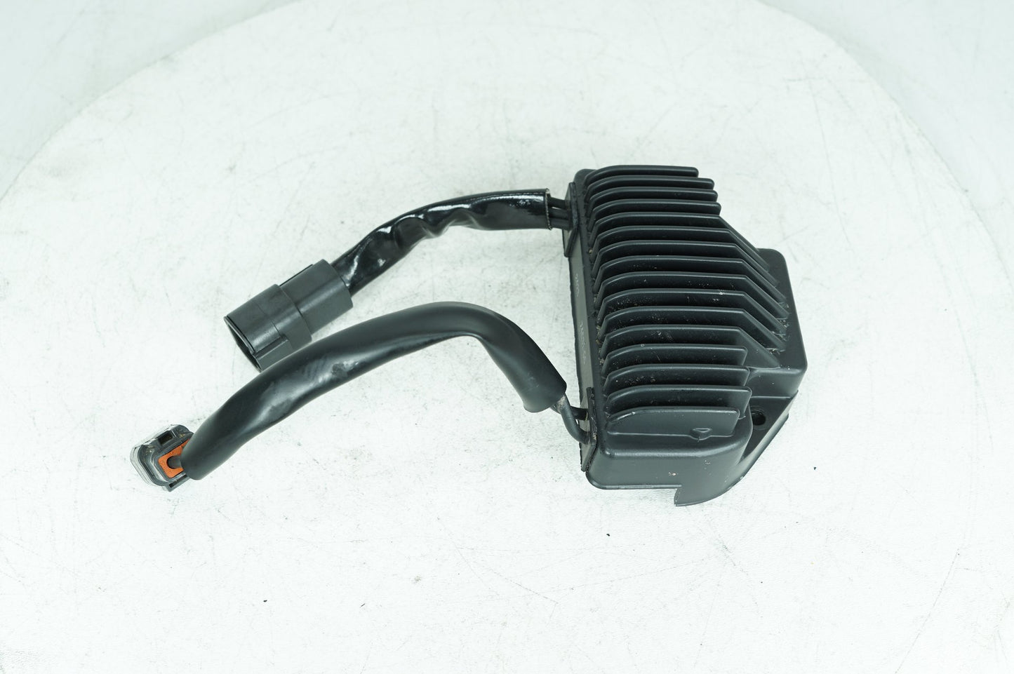 1999 - 2006 Harley-Davidson Dyna Super Glide Voltage Regulator Rectifier   	74631-06
