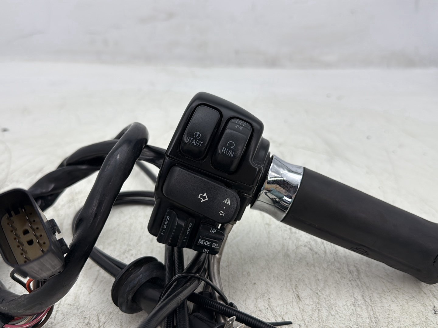 2007 Harley Touring FLHTC Electra Glide Classic OEM Right Engine Start Kill Switches Controls