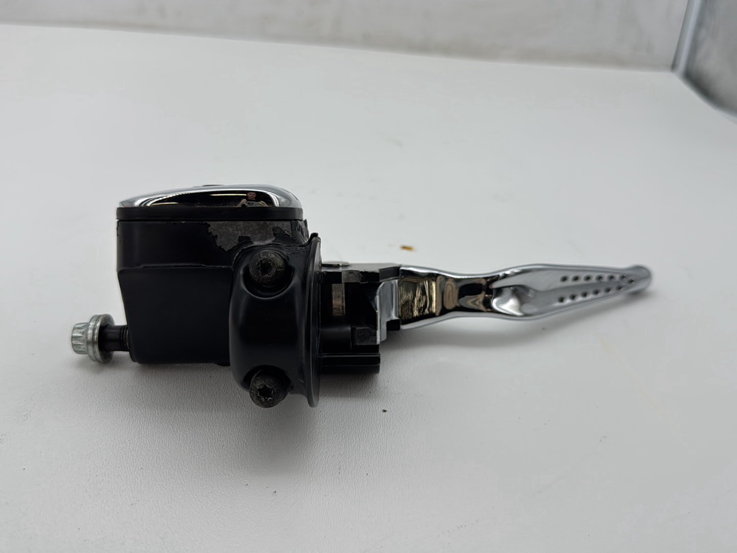 2008 Harley Softail Deluxe FLSTN OEM Front Right Brake Lever Master Cylinder