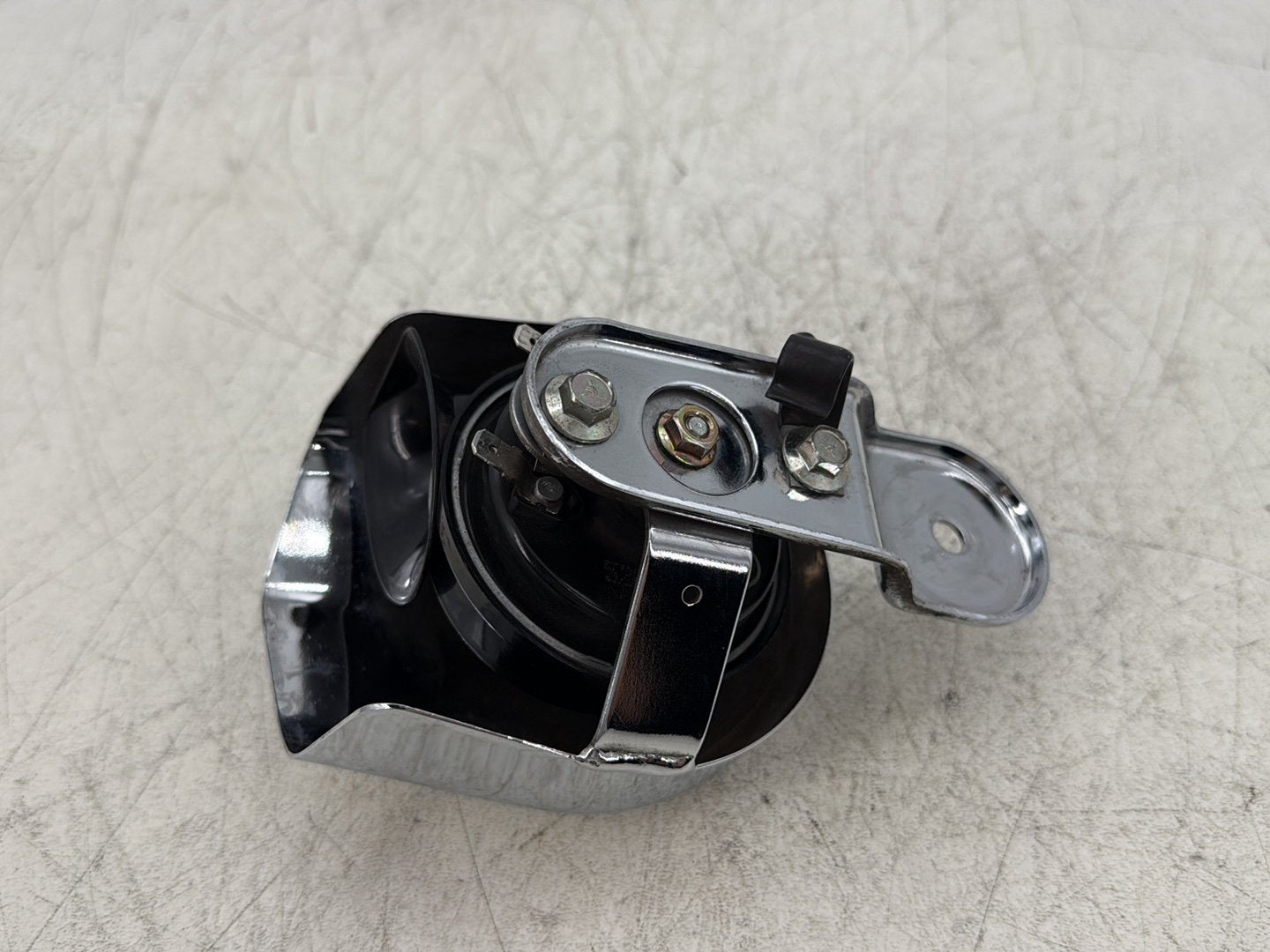 2006 Harley Road King Touring FLHRCI Classic OEM Horn Signal Klaxon Chrome Cover