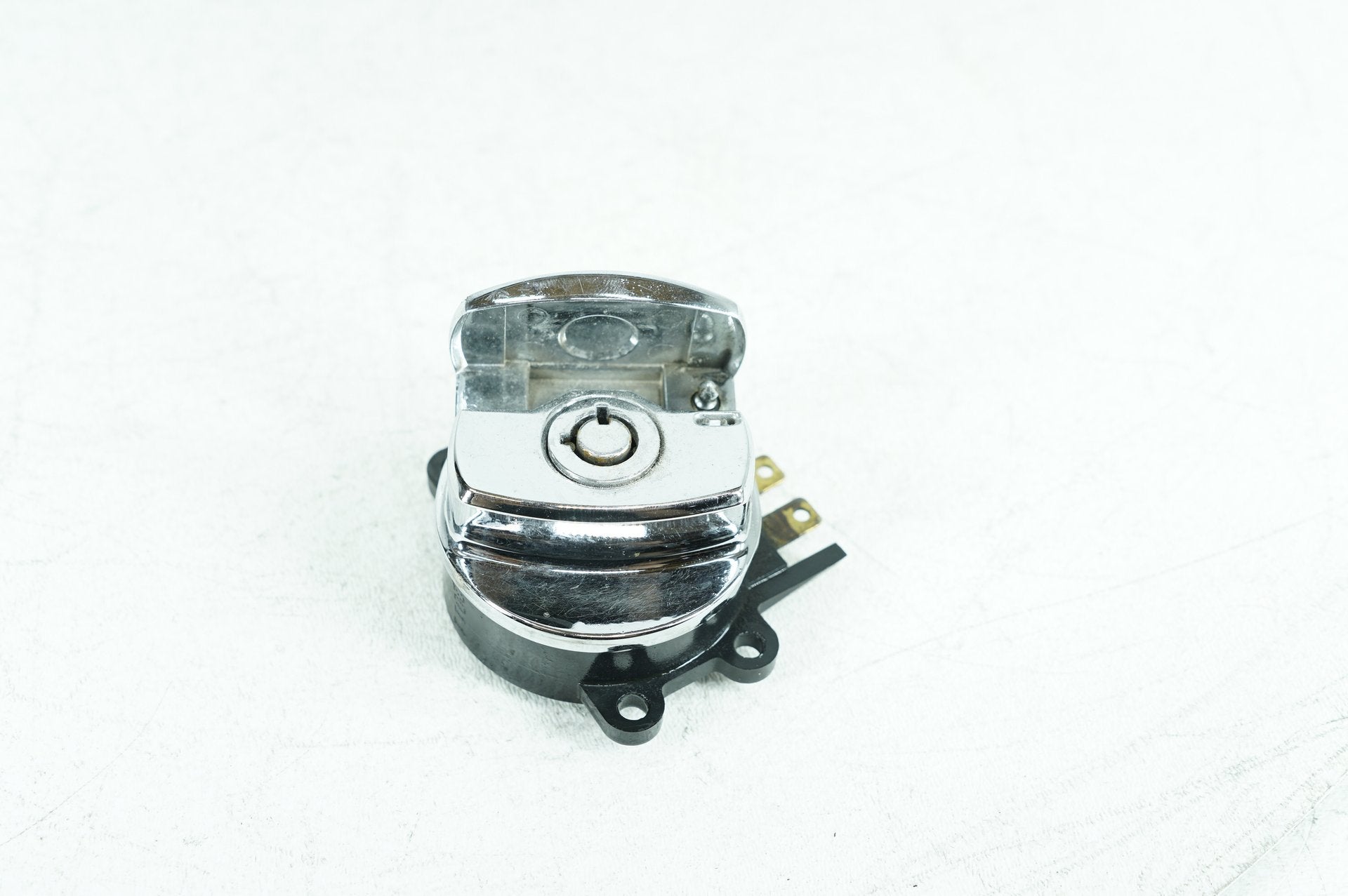 1999 - 2006 Harley-Davidson Softail Fat Boy Ignition Switch Cylinder Barrel Lockset NOKey  	71450-04