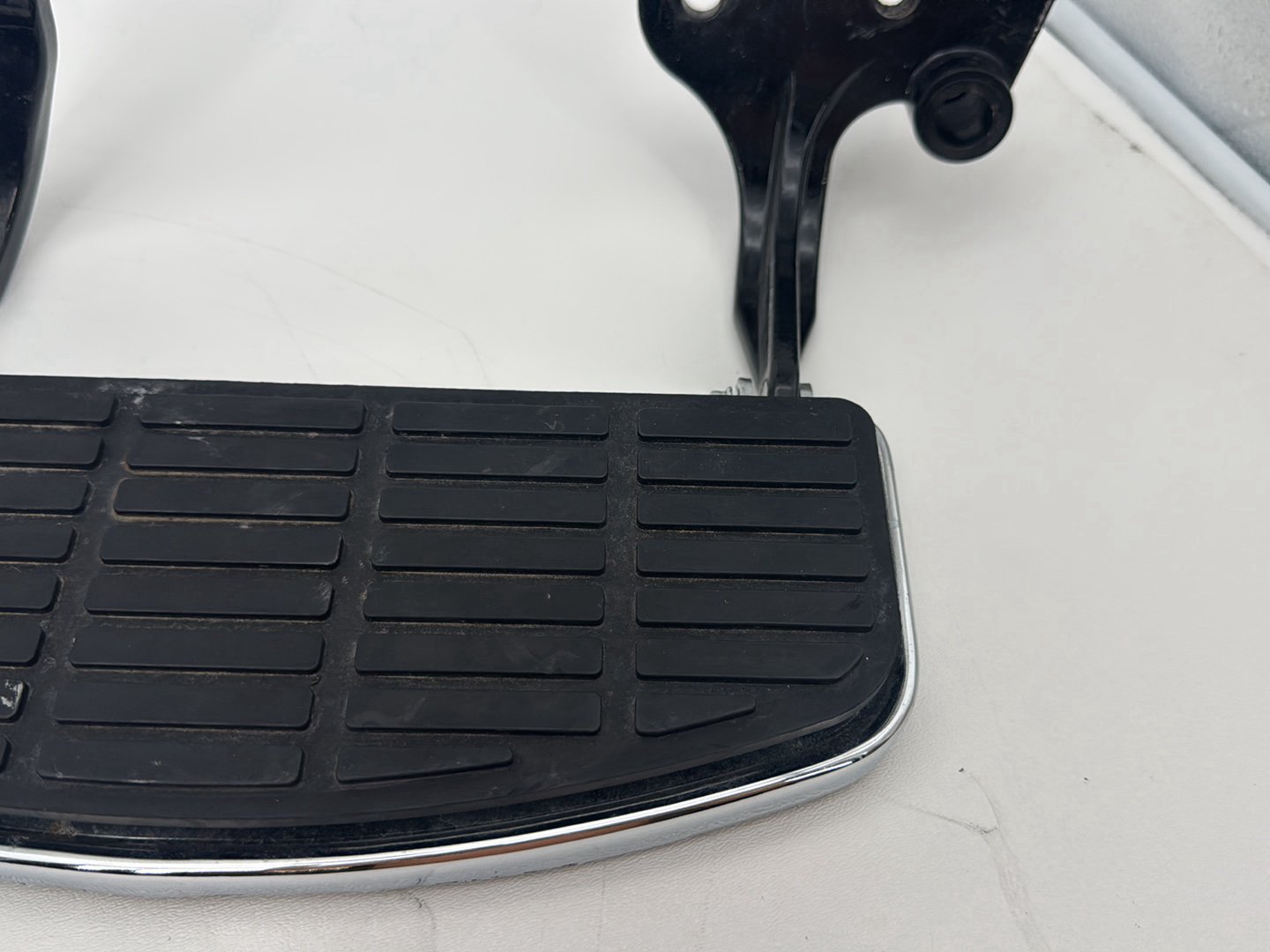 1999 - 2006 Harley-Davidson Dyna Low Rider Left Right Driver Floorboard Foot Rest 50614-06