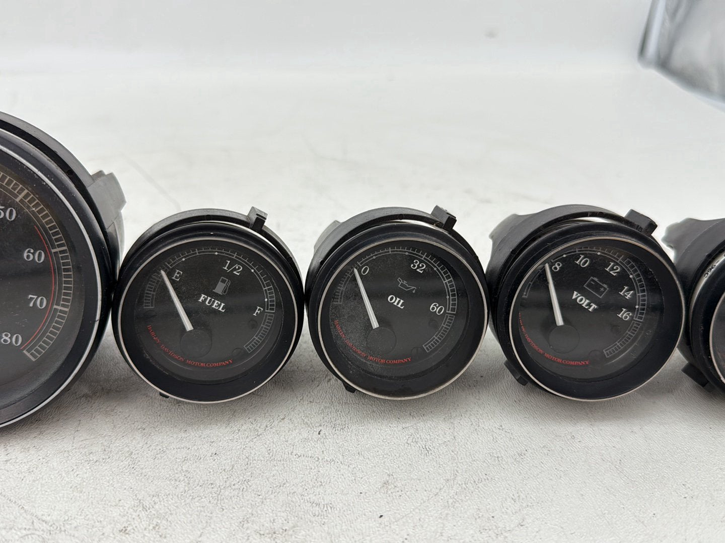 1999 - 2006 Harley-Davidson Touring Electra Glide Ultra Air Oil Volt Fuel Tacho Speedo Gauges 67349-04A , 67348-04D