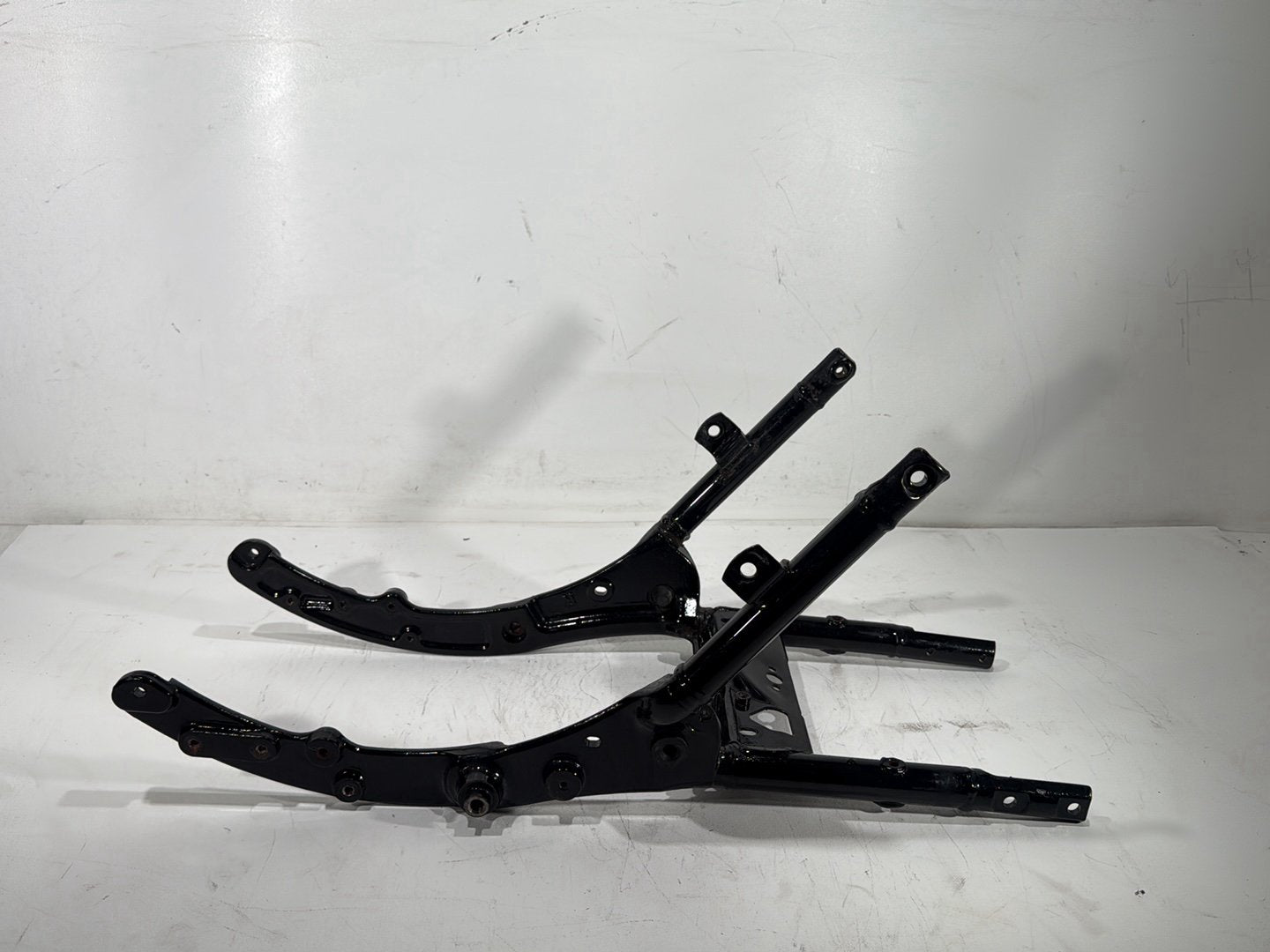 2018 Harley Electra Glide Touring Ultra Rear Back Sub Frame Rail Bar 48079-09BHP
