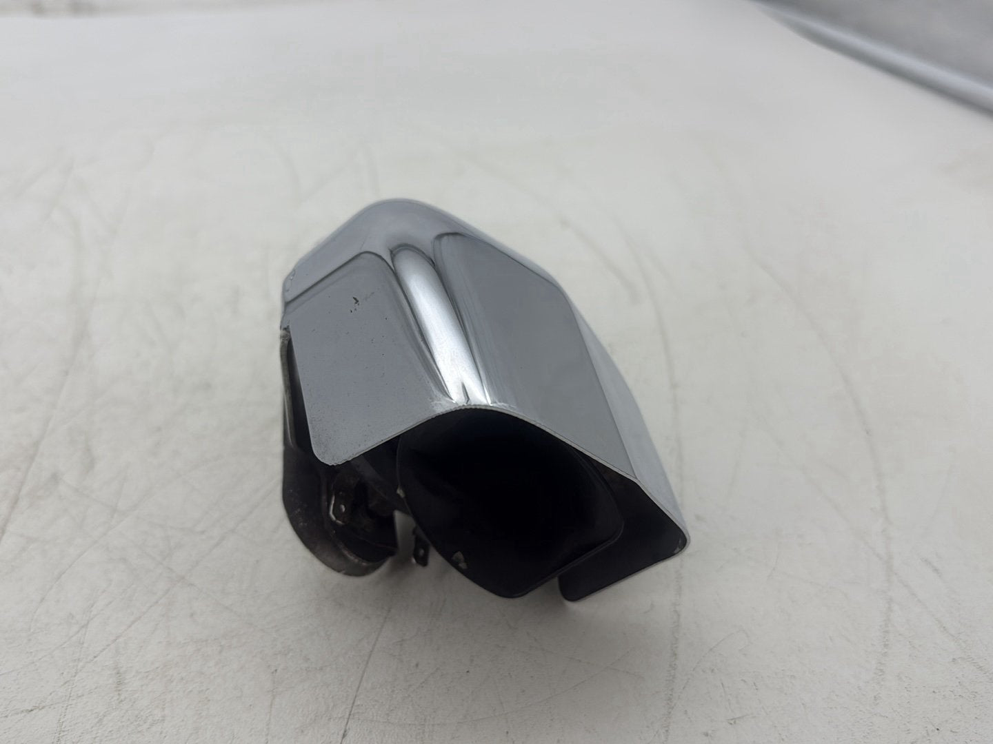 2006 Harley Softail FLSTCI Heritage Classic OEM Horn Signal Klaxon Chrome Cover