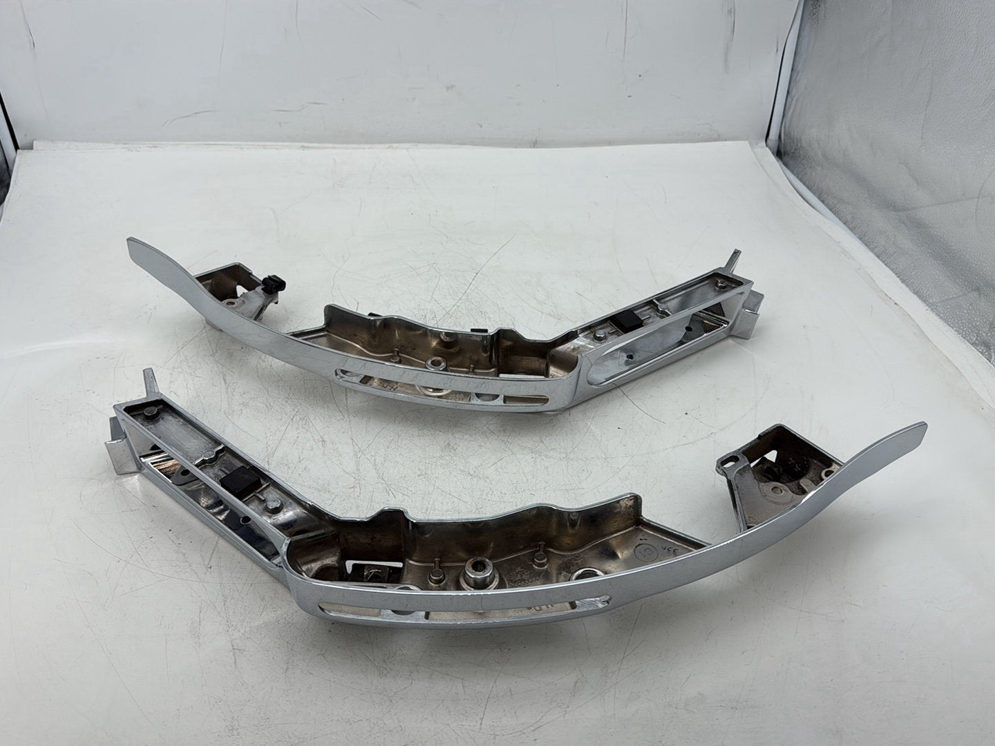 2014 Harley Street Glide Touring FLHXS OEM Left Right Saddlebag Fender Struts Brackets