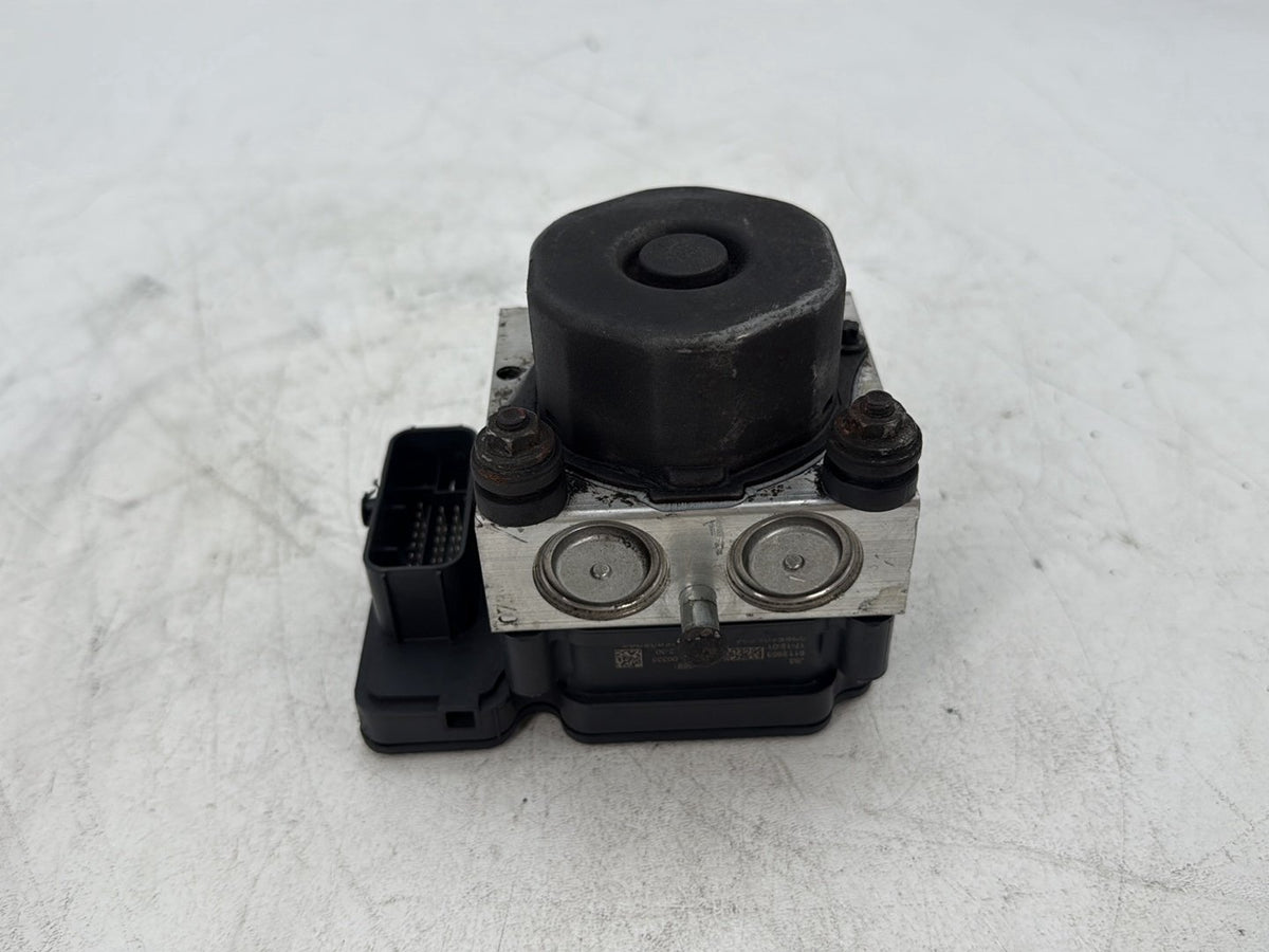 18 Harley Electra Glide Touring Ultra FLHTCU OEM ABS Brake Pump & Control Module