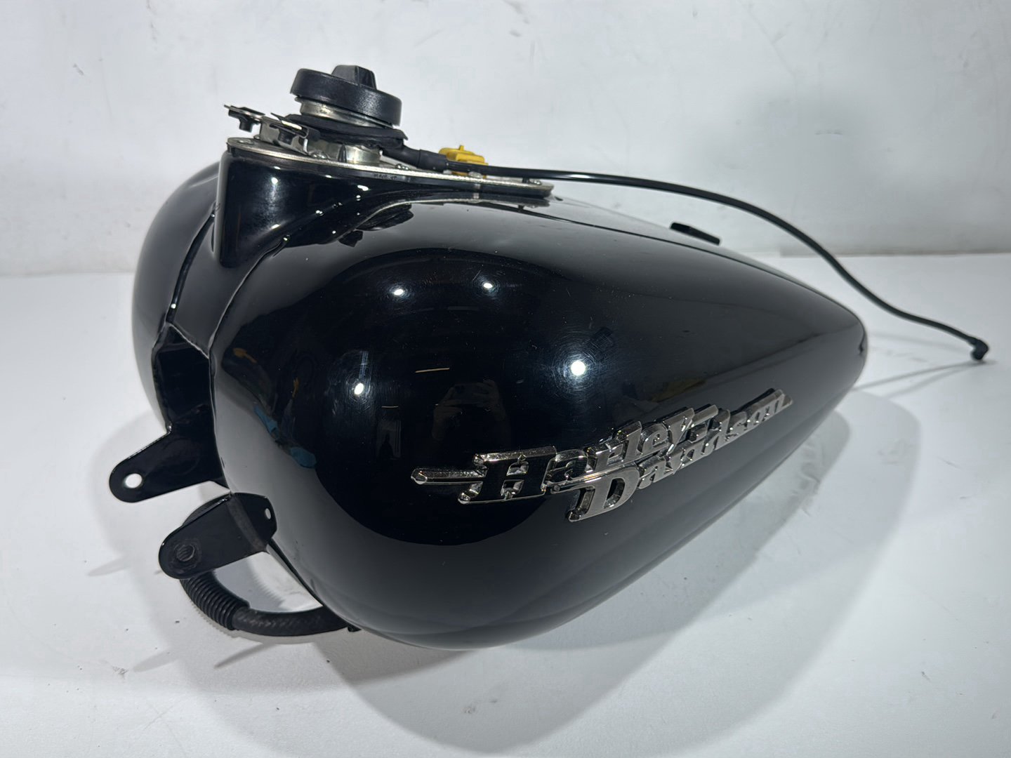 2007 Harley Street Glide Touring FLHX OEM Fuel Gas Tank Gasoline Reservoir