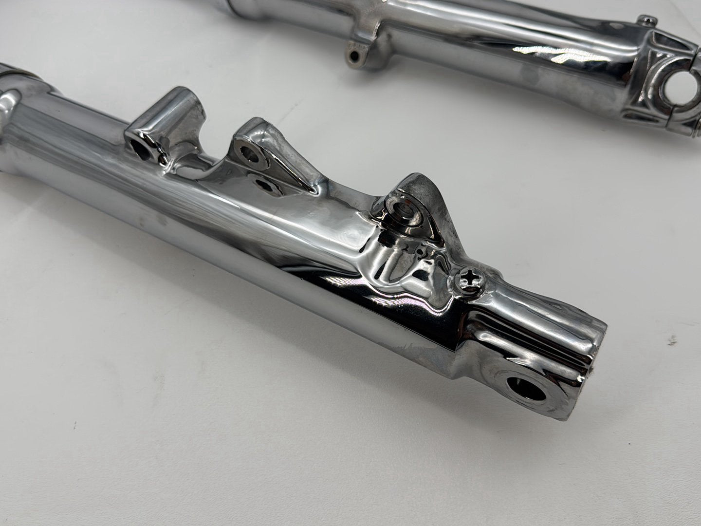 1999 - 2006 Harley-Davidson Dyna Wide Glide Front Triple Tree Set & LH RH Fork Legs Sliders 45679-92 , 45874-91