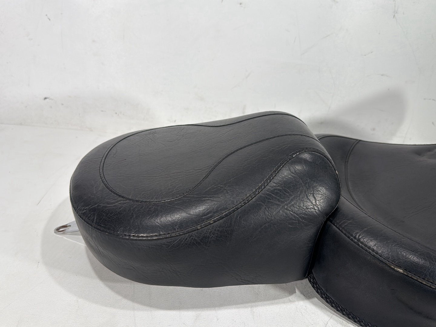 2000 Harley Dyna FXDWG Wide Glide OEM Passenger Rider Driver Seat Saddle