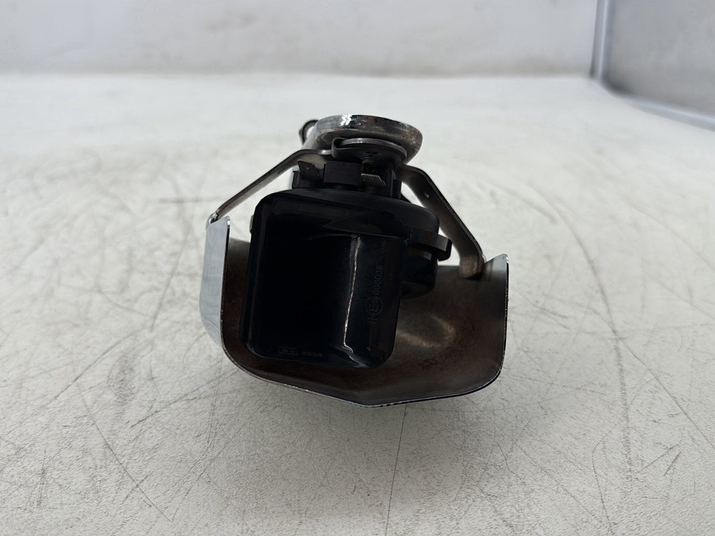 2007 Harley Touring Electra Glide Ultra OEM Horn Signal Klaxon Chrome Cover
