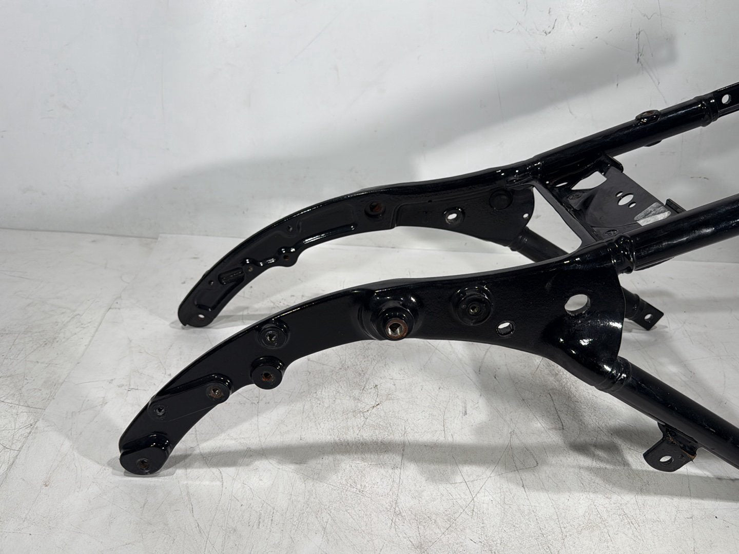 2016 Harley Road King Touring FLHR OEM Rear Back Sub Frame Rail Bar 48079-09BHP
