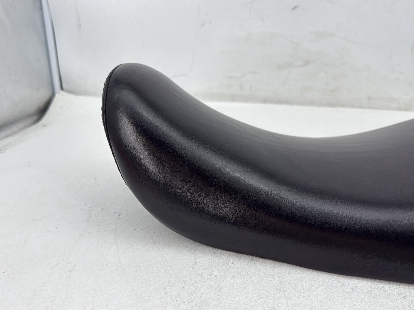 2006 Harley Dyna FXDWGI Wide Glide OEM Rider Driver Seat Saddle Le Pera