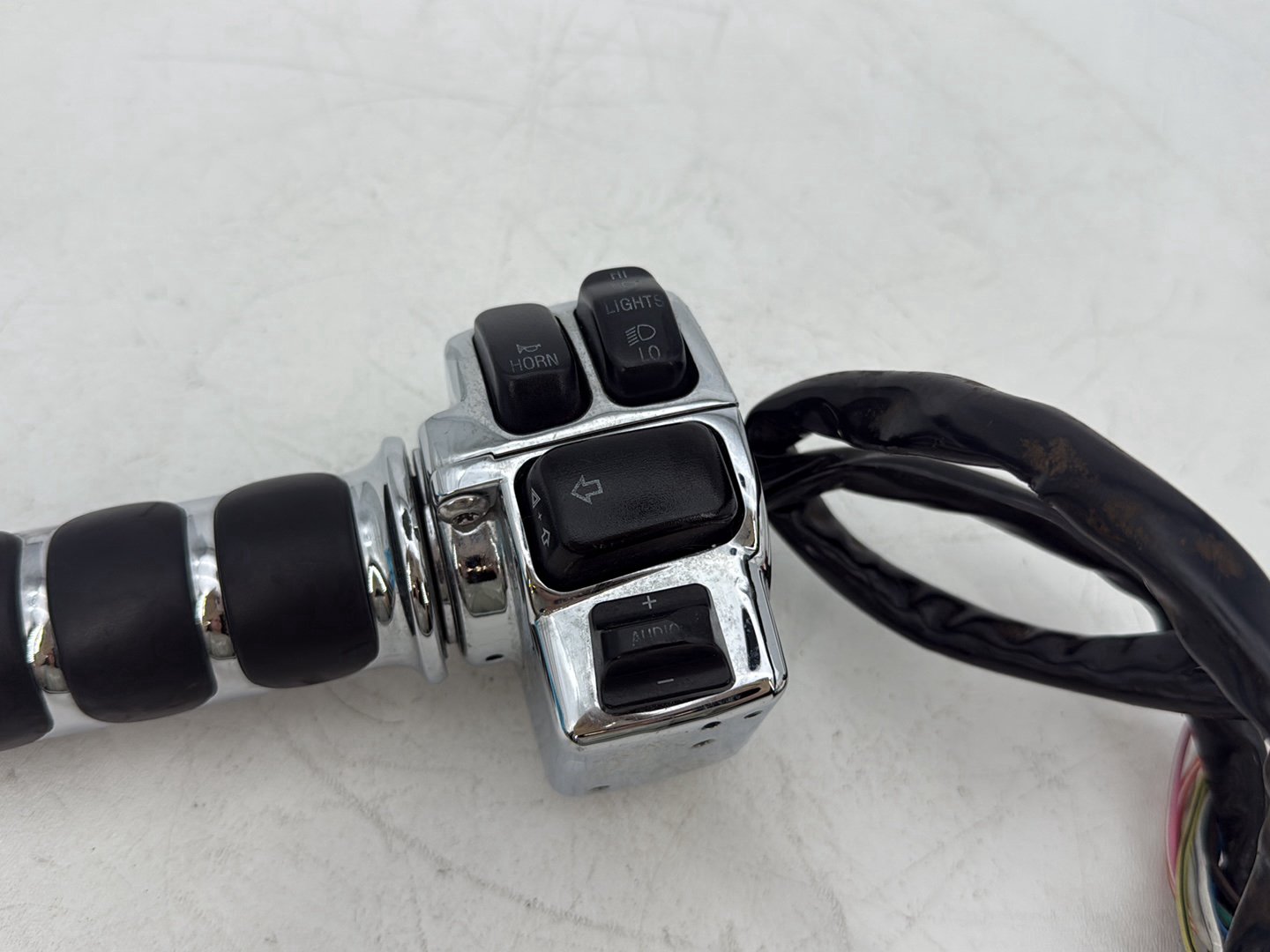 1999 - 2006 Harley-Davidson Touring Electra Glide Left Turn Signal Headlight Switches Controls 71685-06A