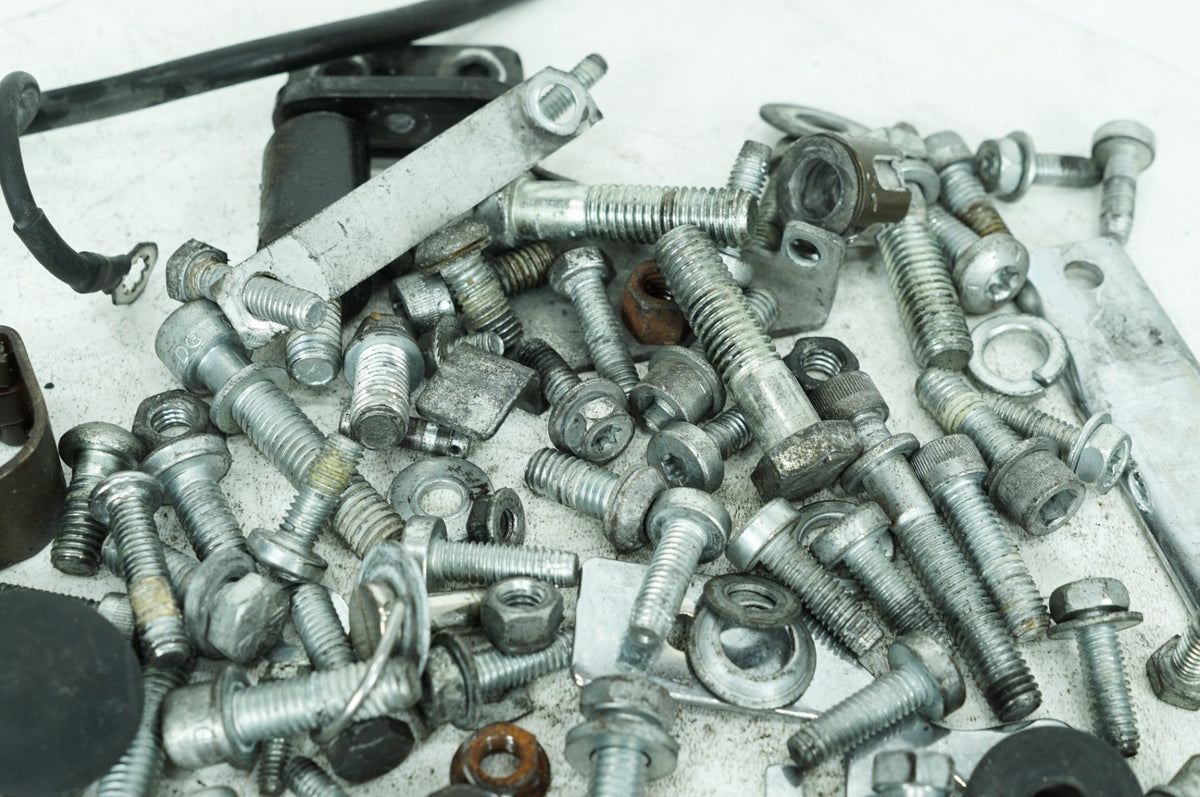 2013 Harley-Davidson Touring FLHTCU - Hardware Bolts Nuts & Brackets