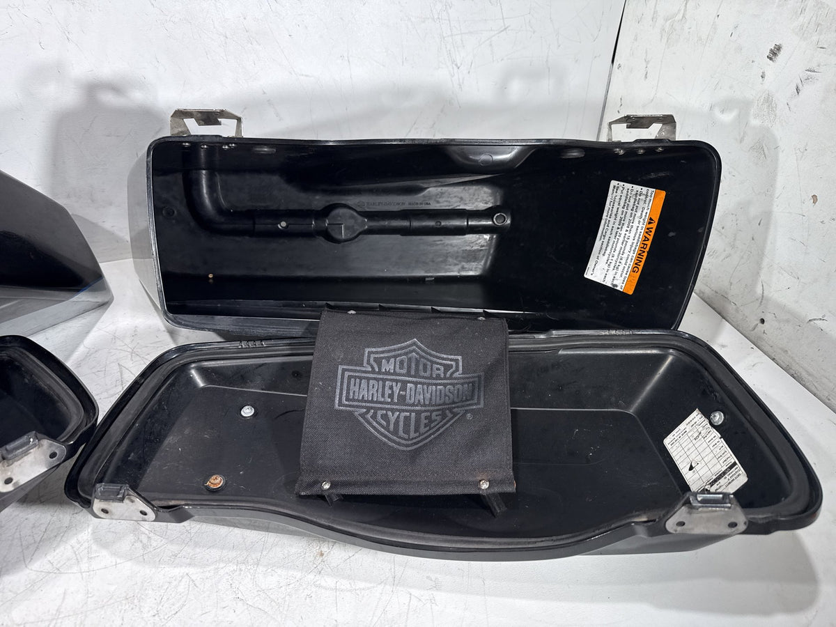 2012 Harley Electra Glide Touring Ultra OEM Left Right Saddlebags Luggage NOKey