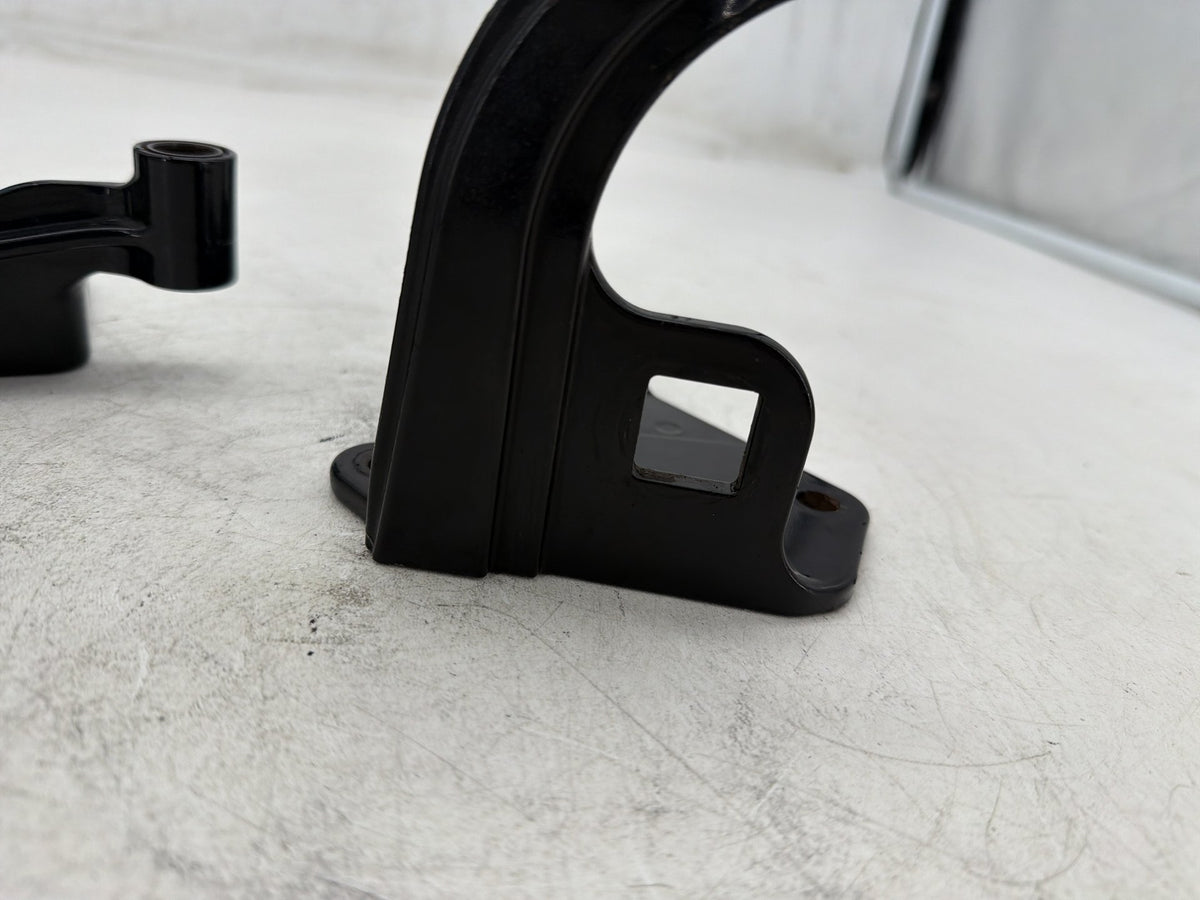 2001 Harley Heritage Softail Classic Left Right Foot Rest Peg Support Bracket