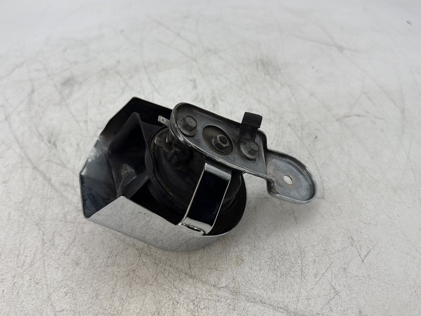 2013 Harley Heritage Softail Classic FLSTC OEM Horn Signal Klaxon Chrome Cover
