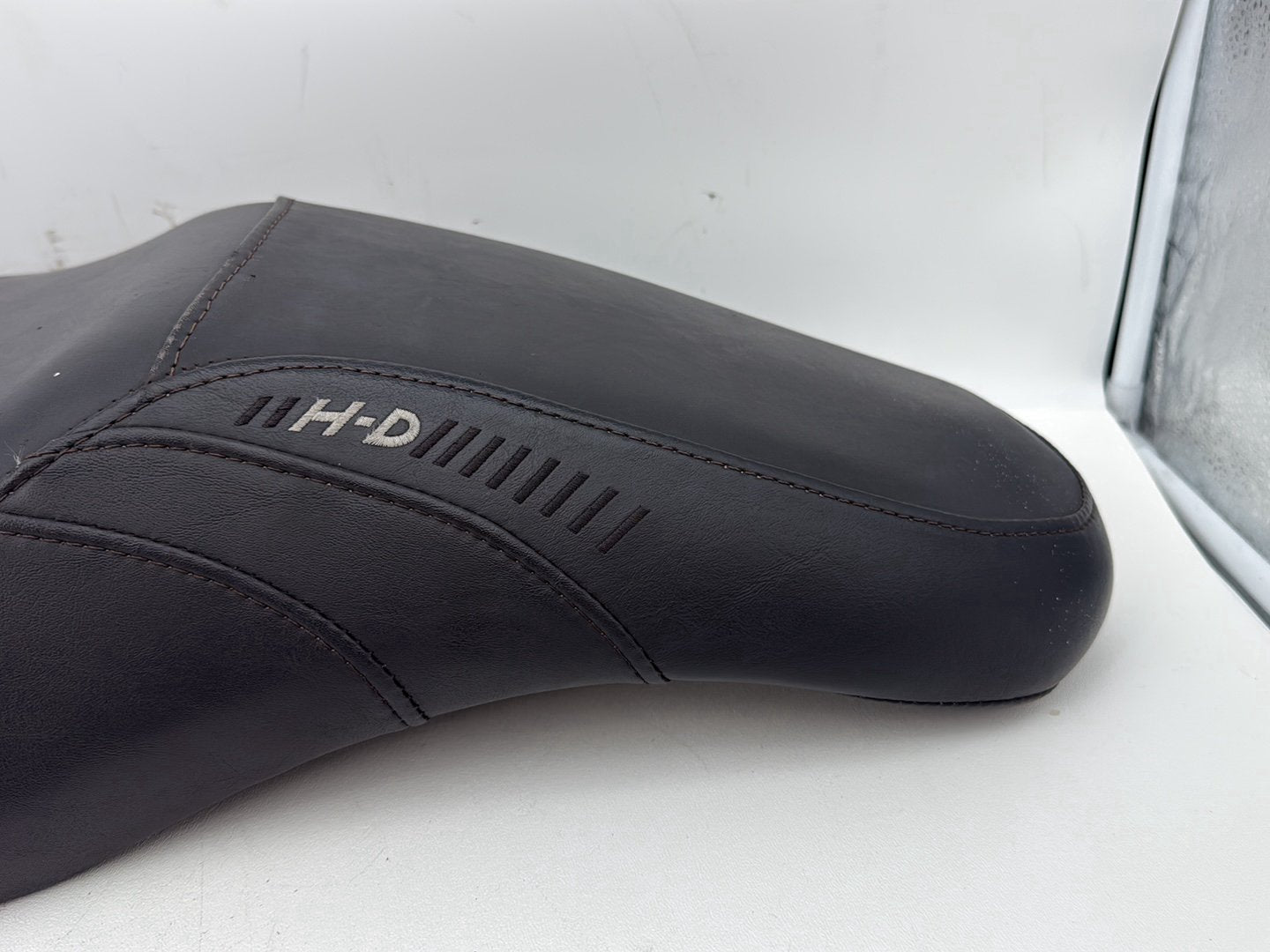 Harley-Davidson Misc  Passenger Rider Driver Seat Saddle 52000071