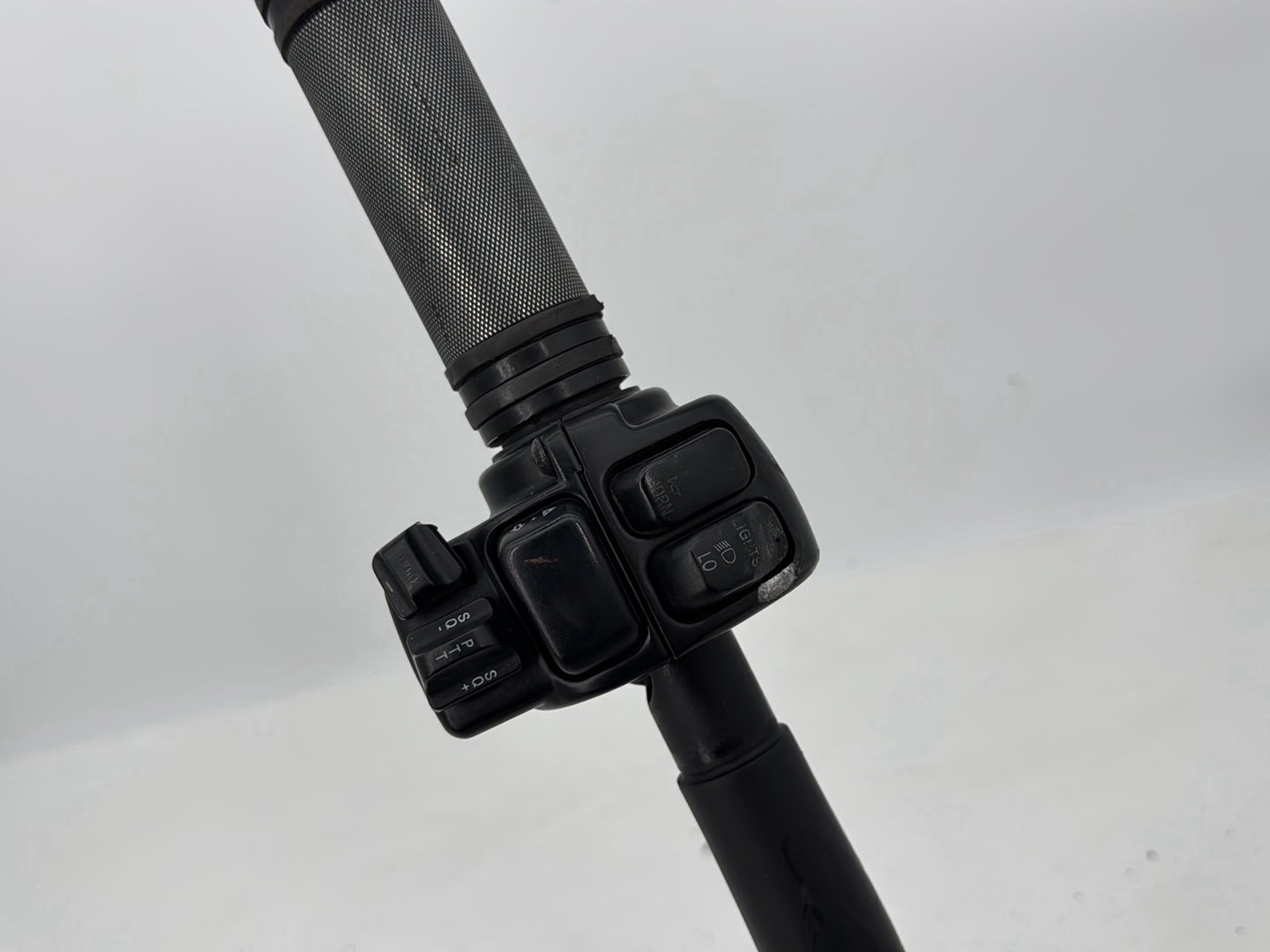 2007 - 2012 Harley-Davidson Touring Road Glide Handlebars Left Right Switches Controls 	71567-96