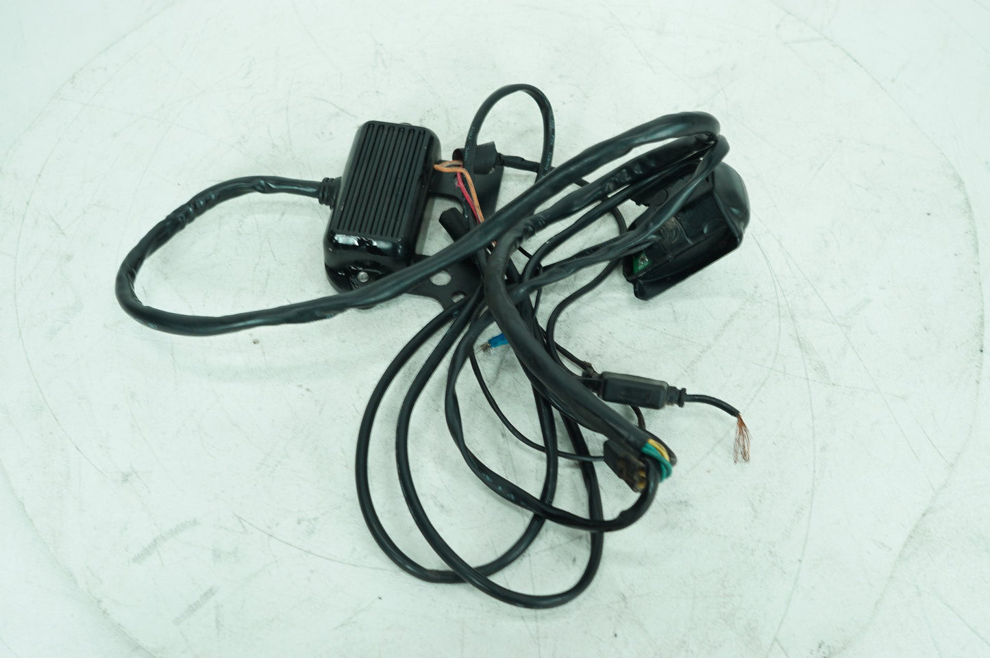 1999 - 2006 Harley-Davidson Touring Road King Police Wire Wiring Harness Plug In Connectors 77207-11A