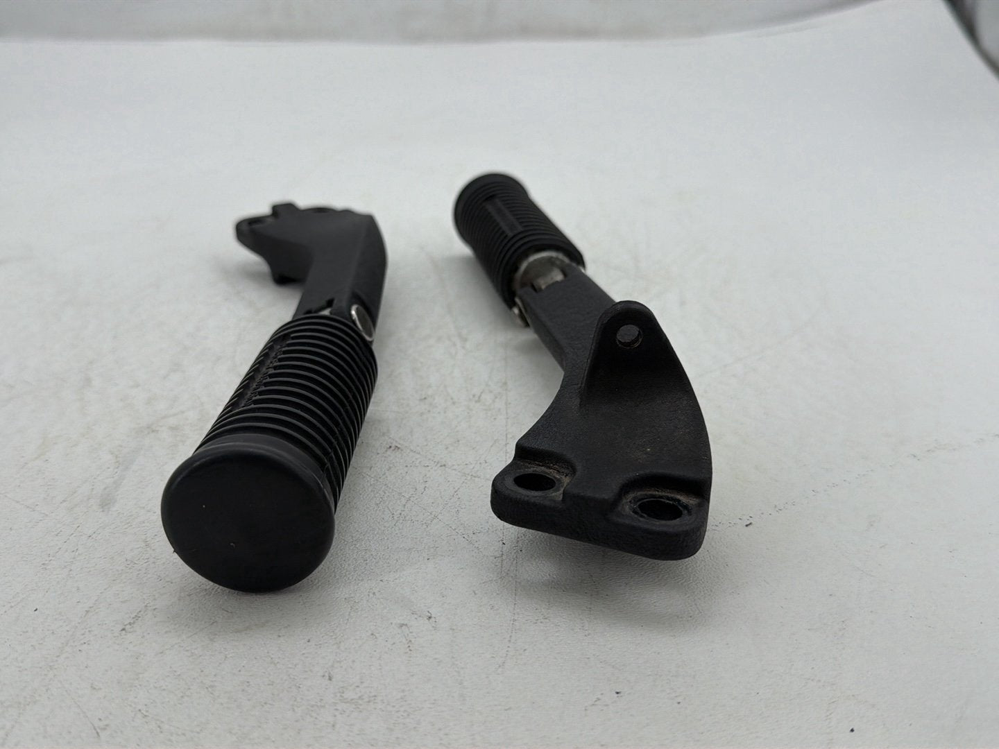 2009 Harley Dyna Street Bob FXDB OEM Passenger Left & Right Foot Pegs