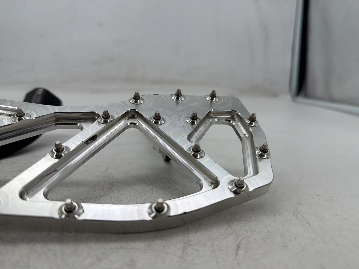 2011 Harley Electra Touring Police Right Driver 1 Floorboard Foot Rest Billet