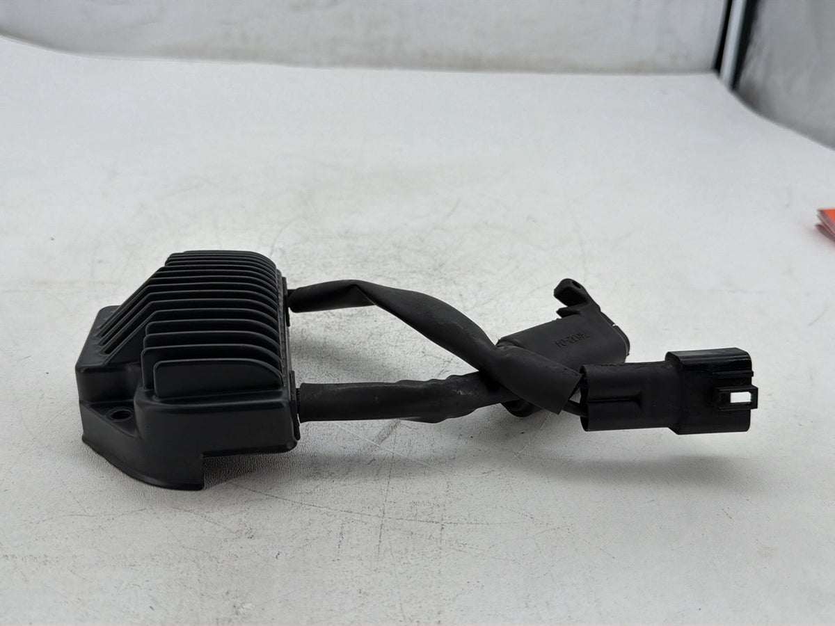 2005 Harley Dyna Wide Glide FXDWG OEM Voltage Regulator Rectifier