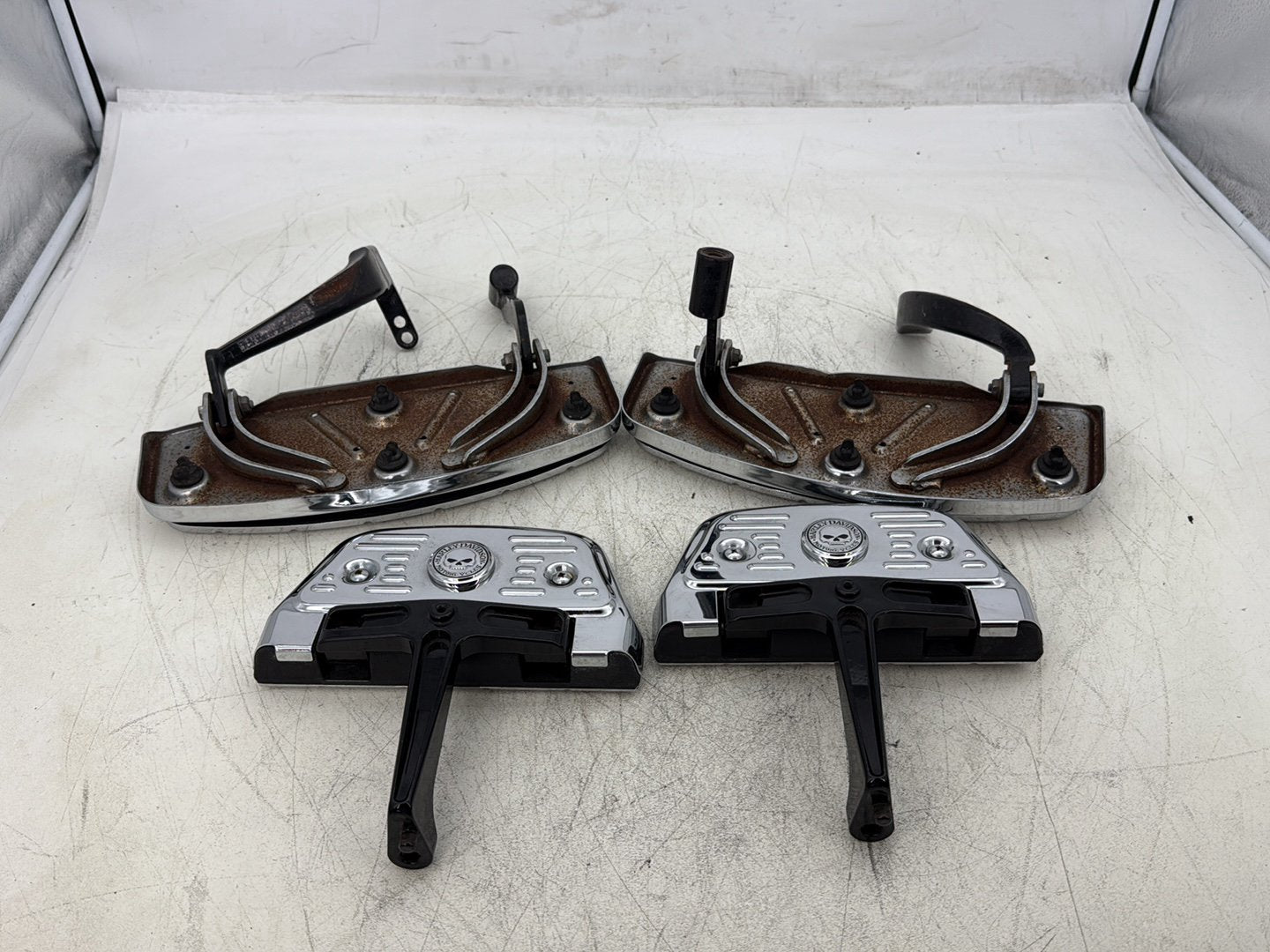 2007 Harley Touring FLHTC Electra Glide Classic OEM Left Right Driver & Pass Floorboard Foot Rest